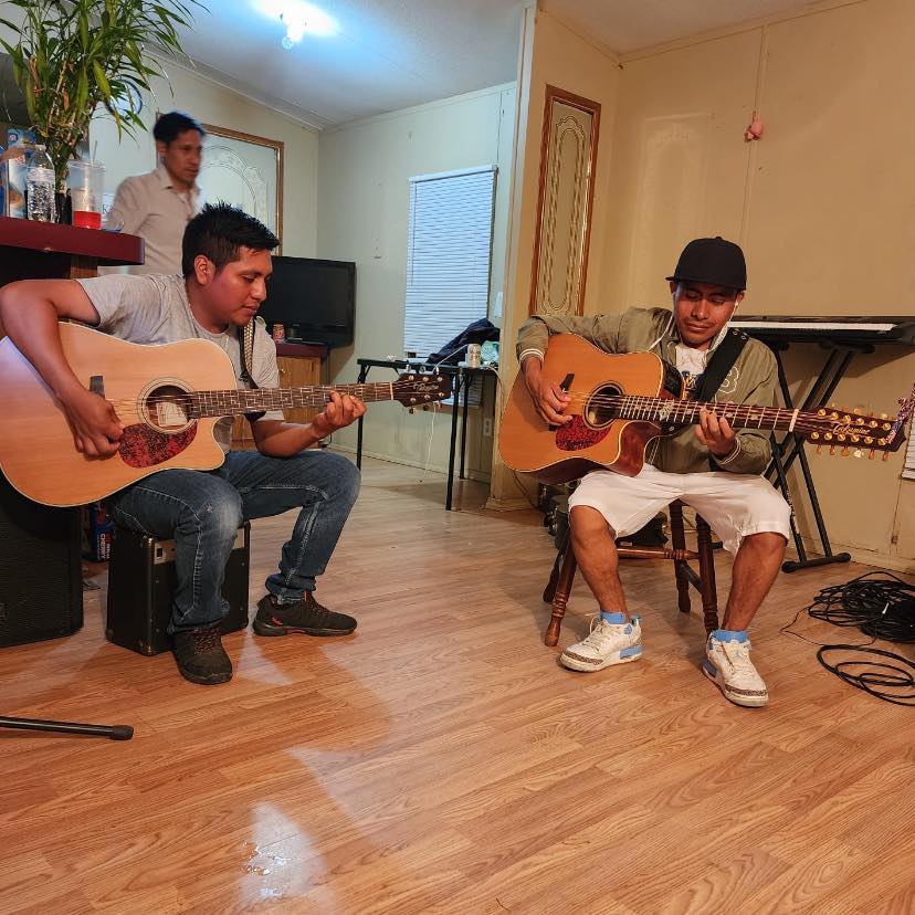 El Compa Angel Y Su Guitarra