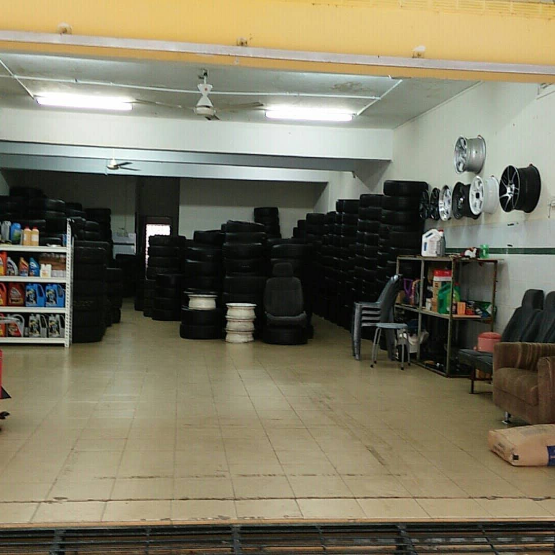 Khatak Enterprise tyre & Rim available #CarLovers #CarMods #AutoStyle # ...