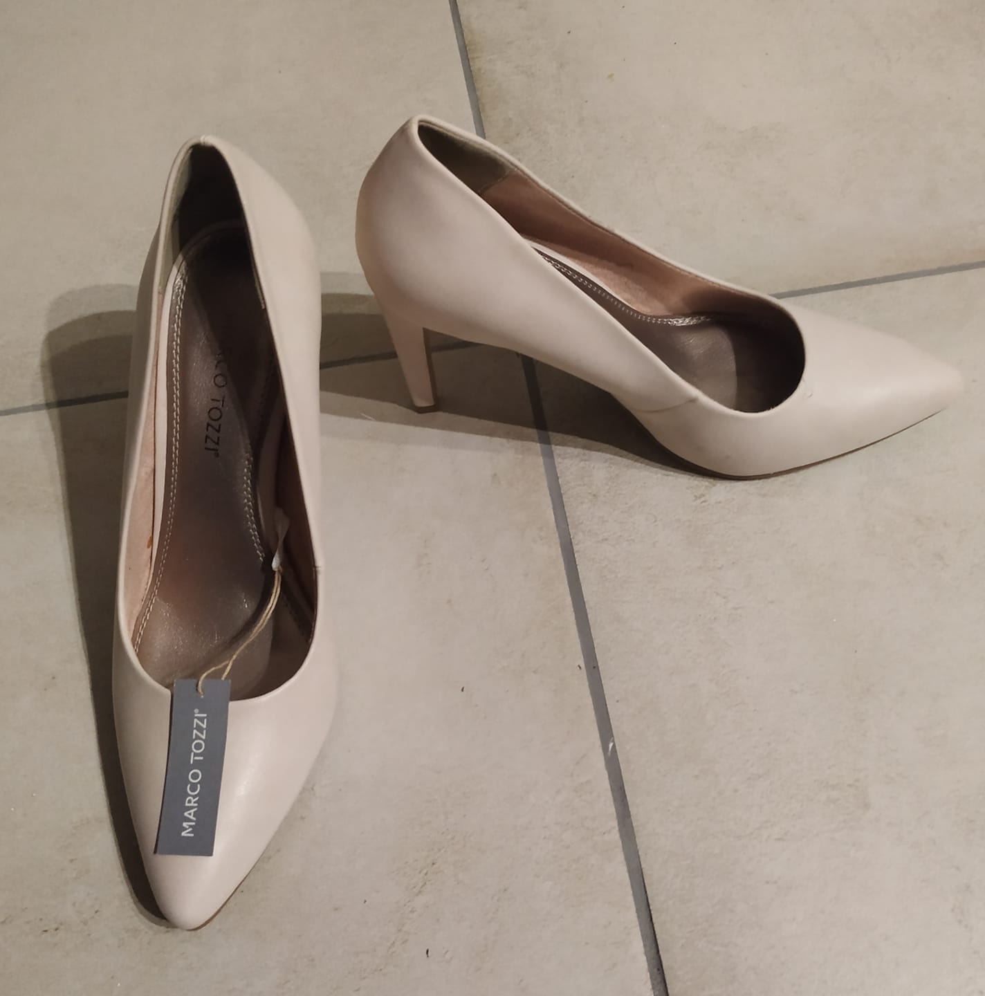 Talons Hauts En Perspex Nude - Taille UK 5 (EU 38) - Hauteur Milieu - Neufs Sans Emballage