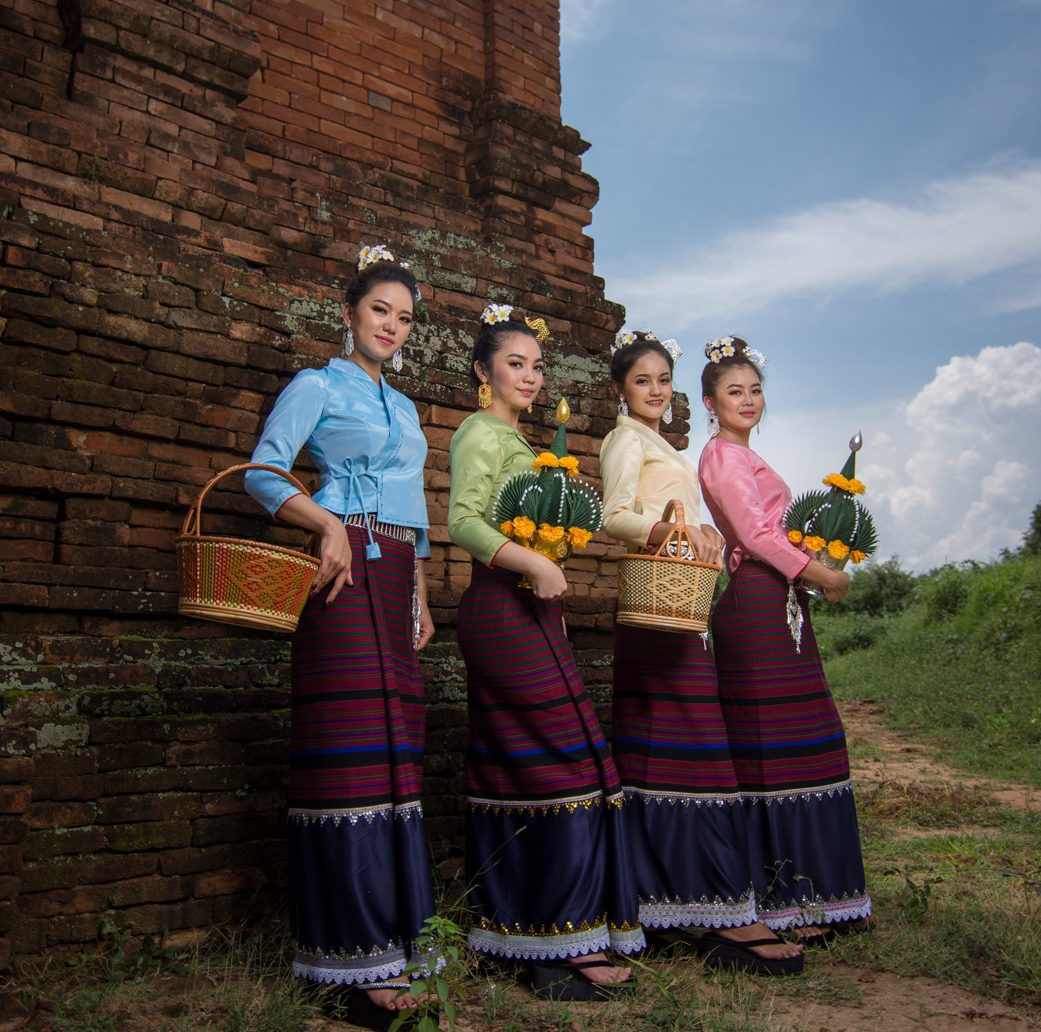 စံဟွမ်ရှမ်းရိုးရာအထည်ဆိုင် | Mandalay