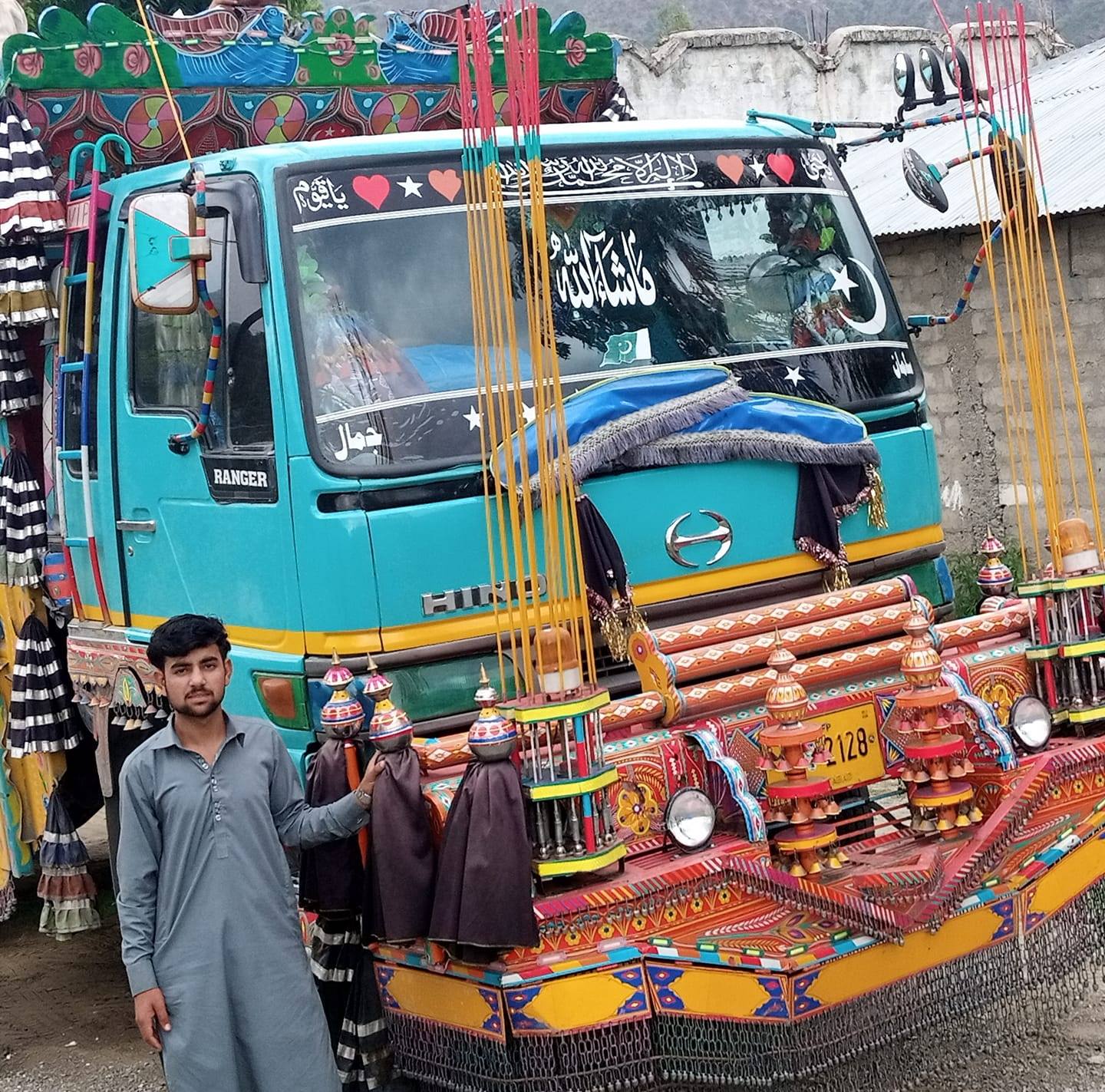 زما پئ ھسئ نوم بدنام دے