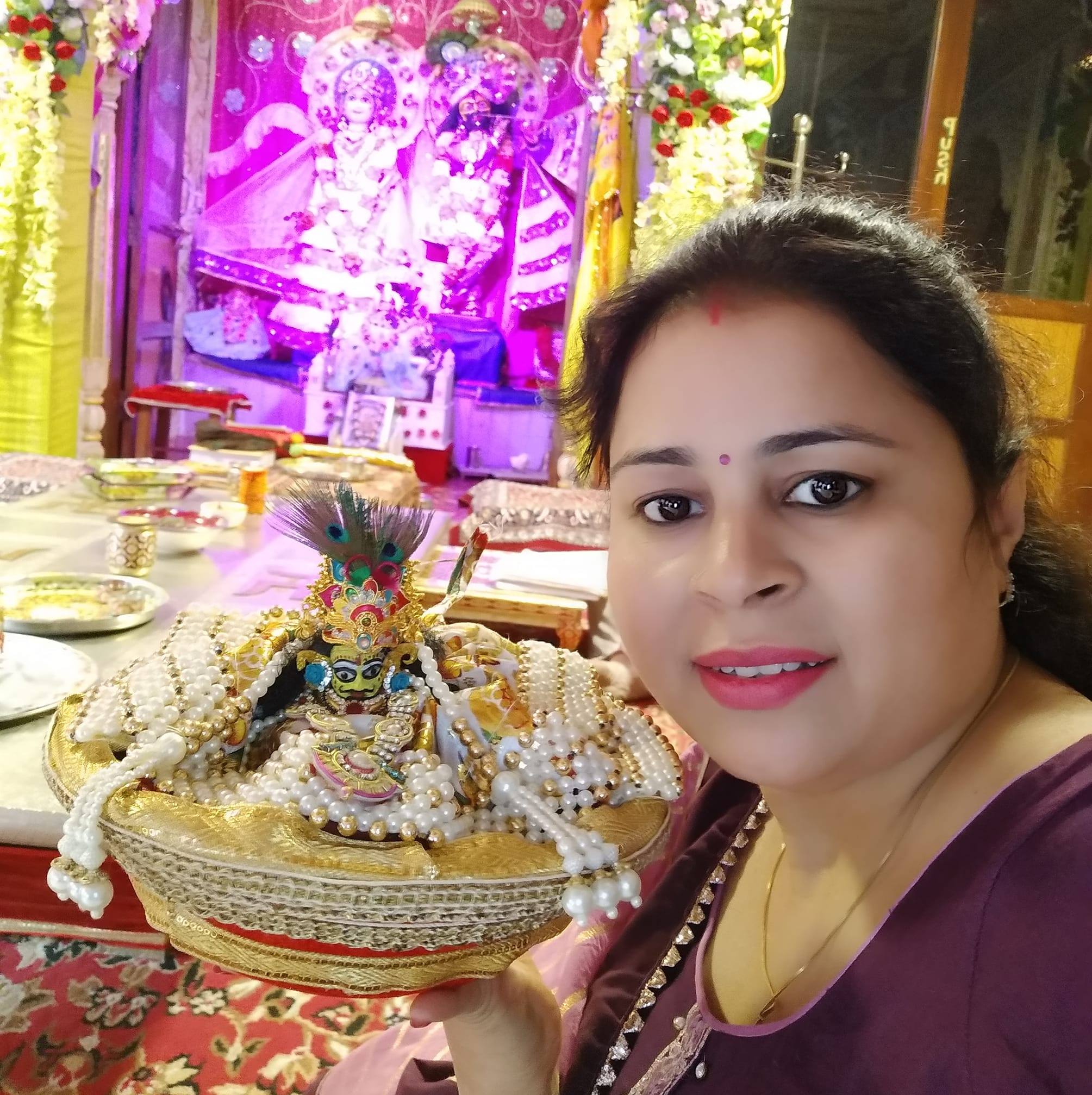 Radhey Rani Ki Sewika shalu ghai