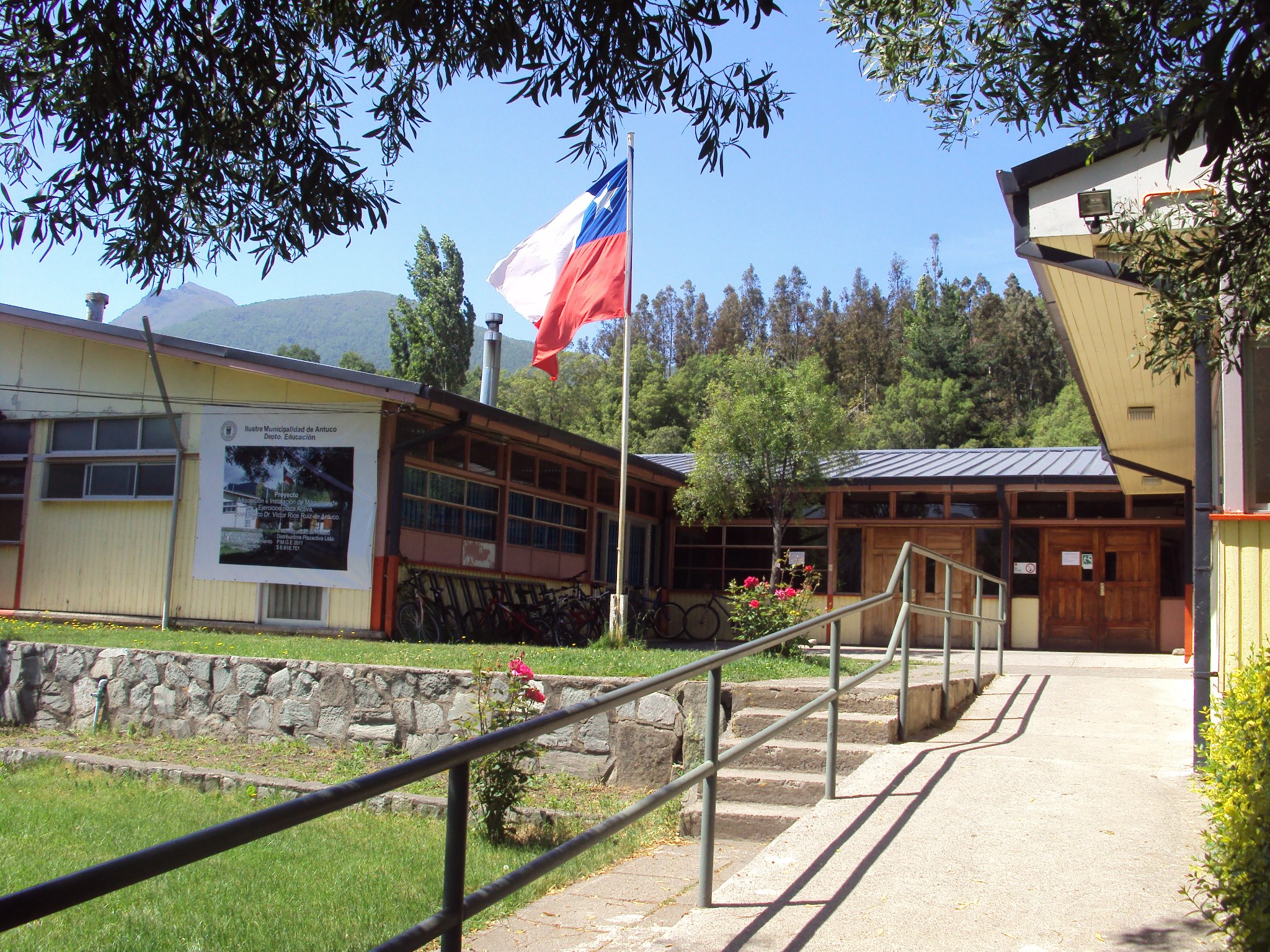 Liceo Dr. Víctor Ríos Ruiz - Antuco | Antuco