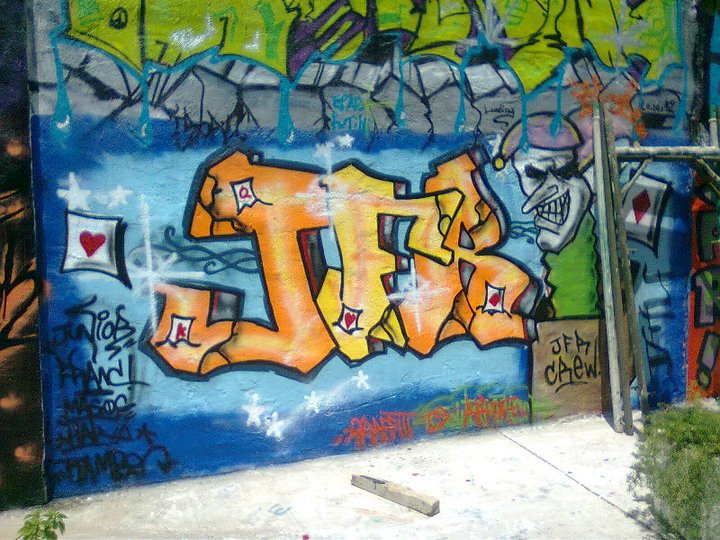 JE EMENA ARESKIMOU TO GRAFFITI TOU J.F.R. GRAFFITI CREW!