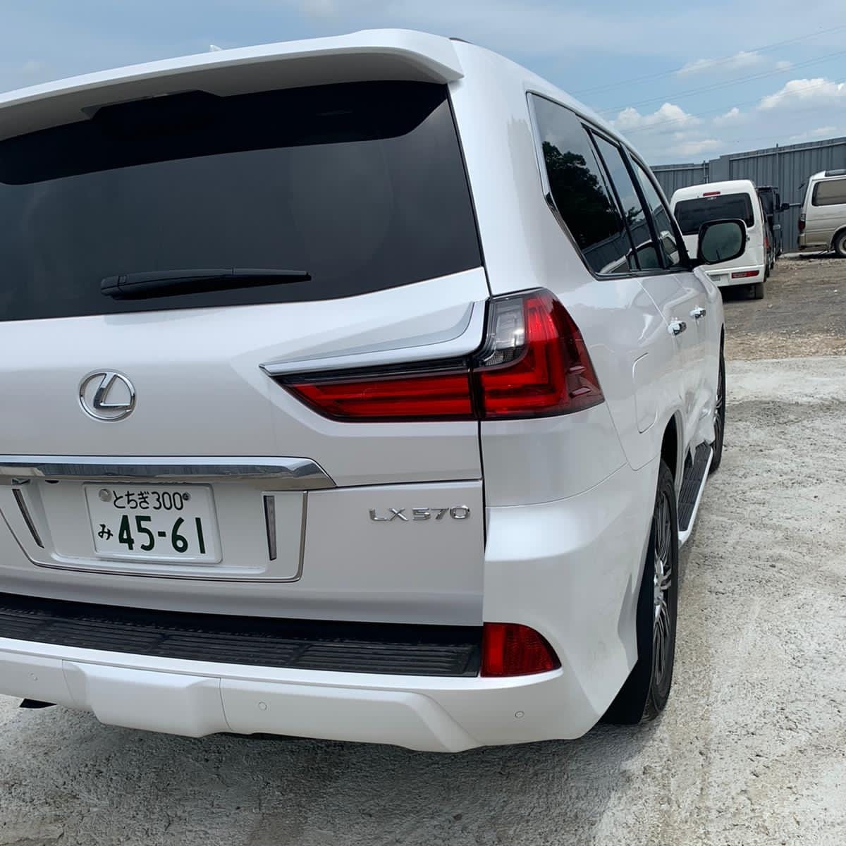 Usama Car Dealer