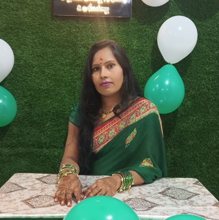 Sab #kahta Hai ki #Budha aadami se #shaadi kar #liya yah #ladki bol # ...