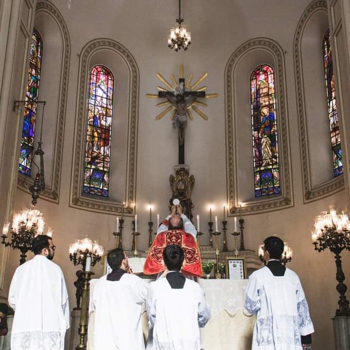 Missa Tridentina no Rio de Janeiro RJ - Comece o dia rezando... Kyrie ...