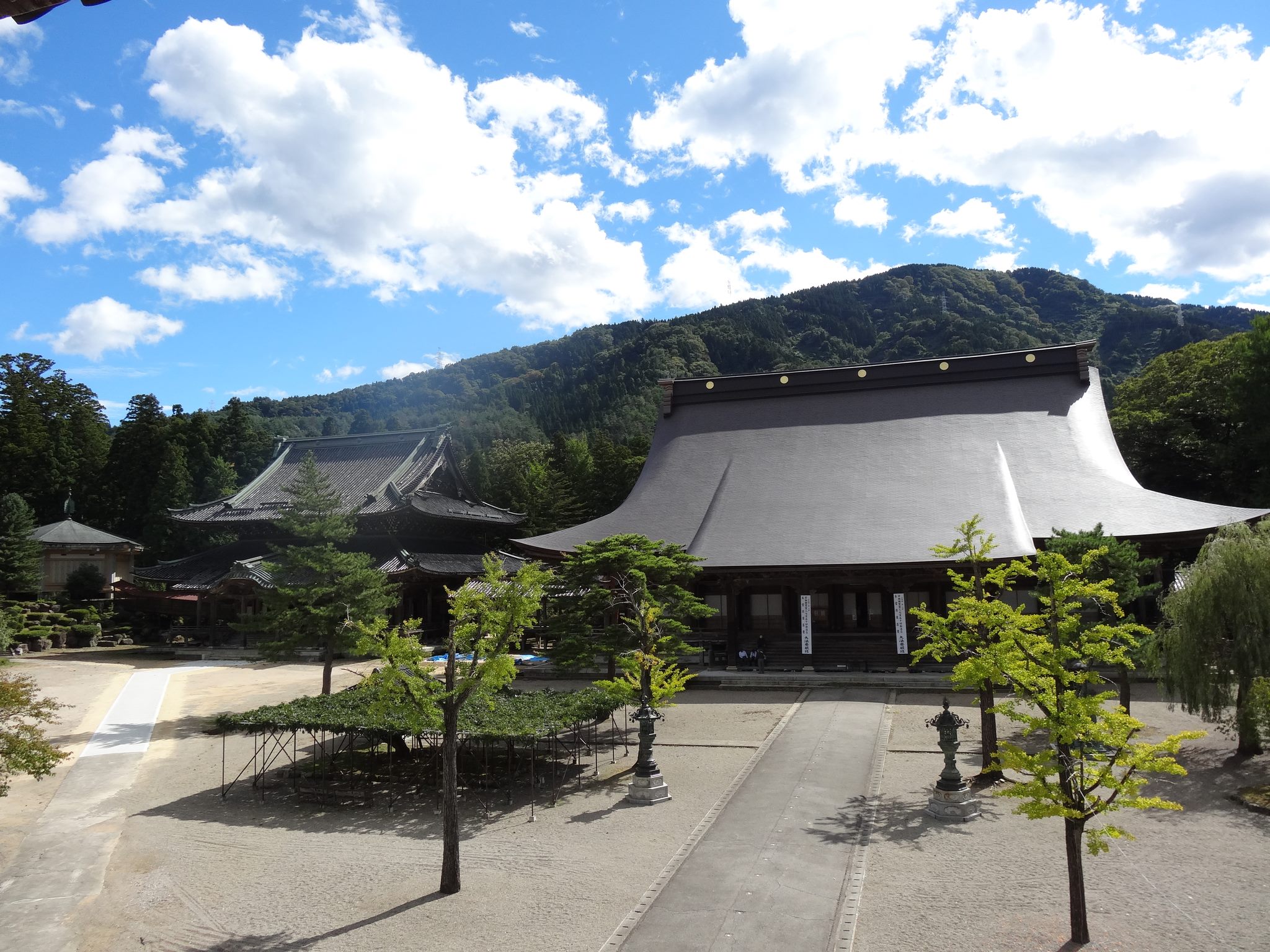真宗大谷派井波別院瑞泉寺 - 3月11日東日本大震災発生同時刻14時46分に勿忘（わすれな）の鐘をつきます。 鐘をついた後本堂にて、お勤めと ...