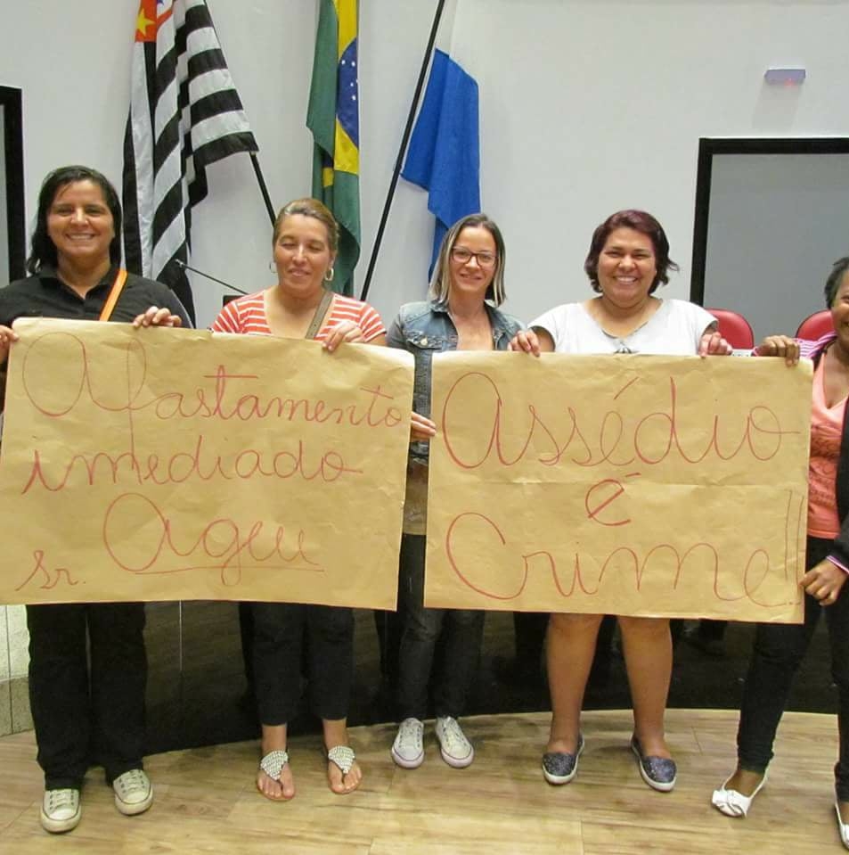 Mexeu Com Uma, Mexeu Com Todas
