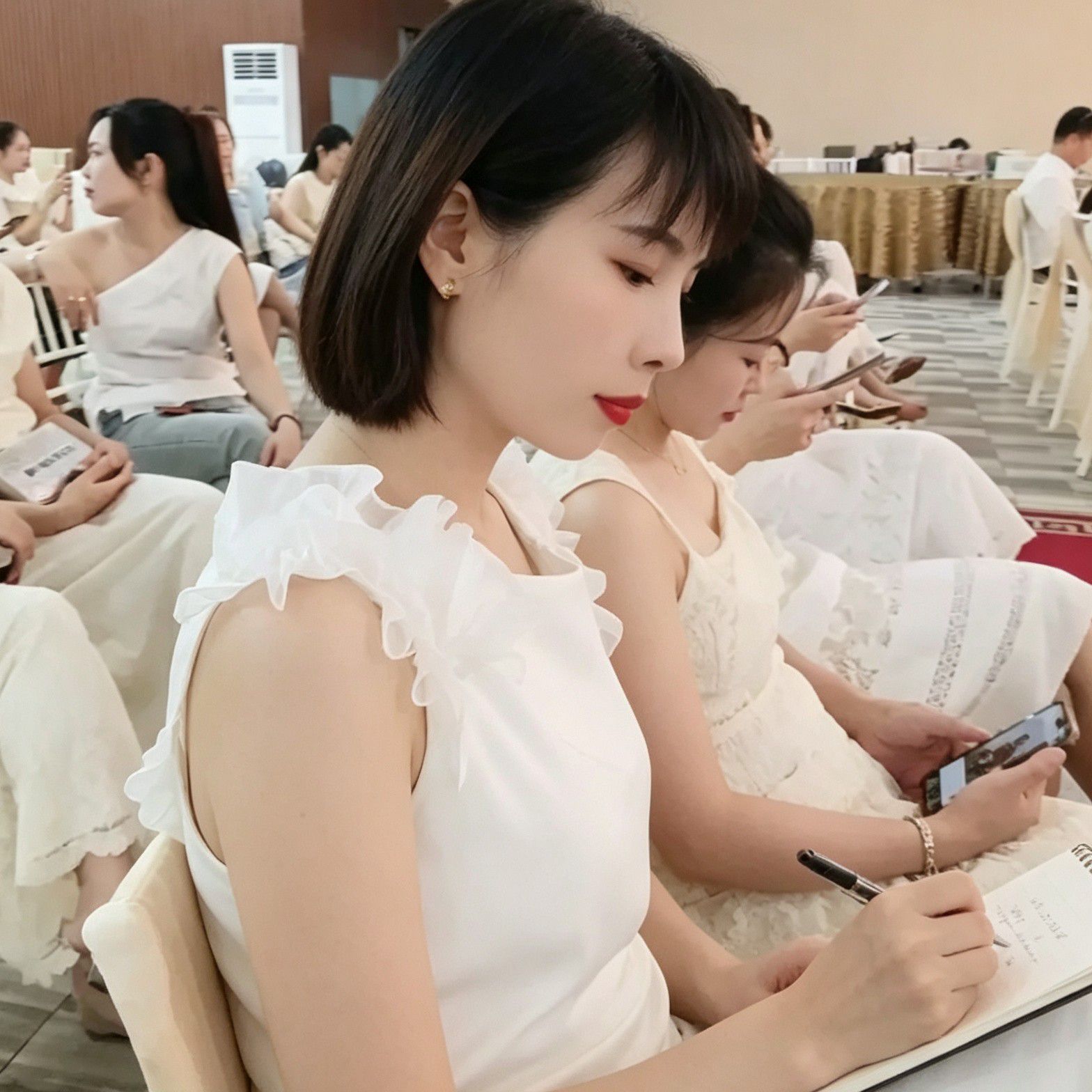 1 dòng dưỡng ẩm an toàn cho bé bôi đến đâu da mềm mịn đến đó ạ ng lớn ...