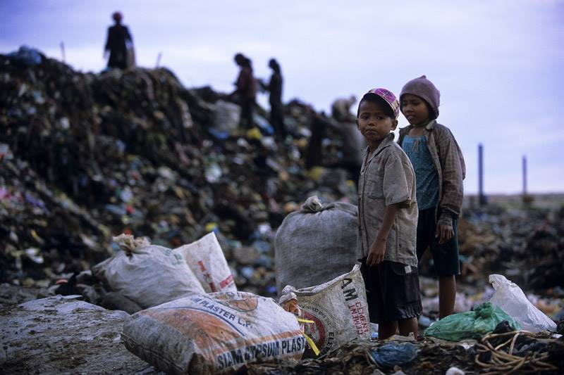 Una gota de vida para los niños del basurero de la zona 3