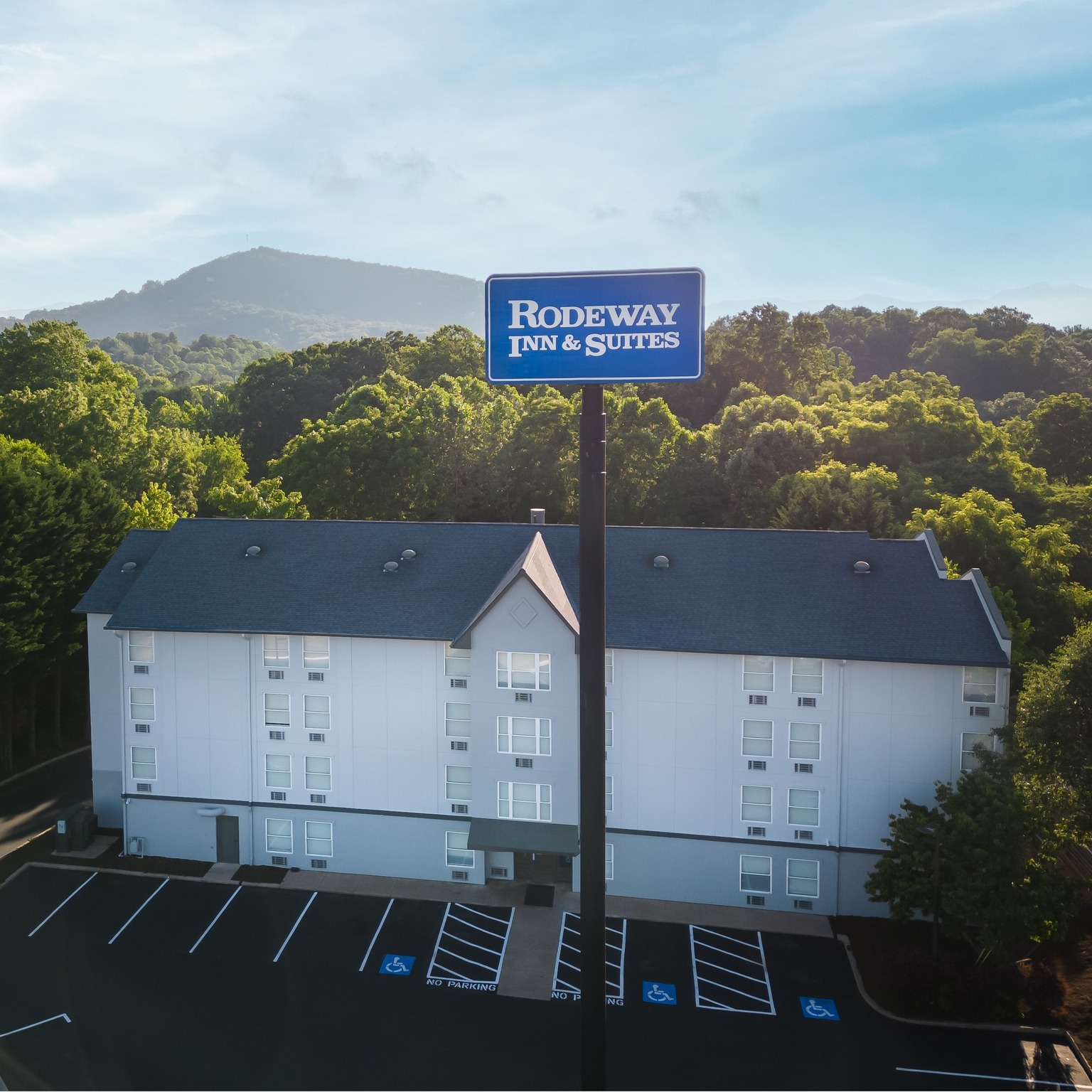 Rodeway Inn & Suites Near Outlet Mall - Asheville | Asheville NC