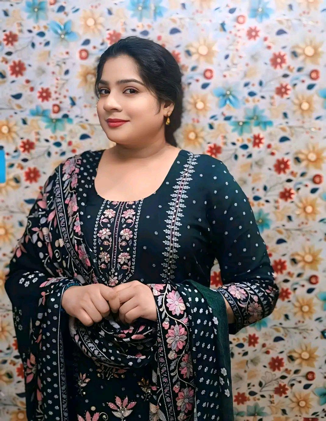 Gal Sun Dildara Naseebo Lal , Urwa Khan Latest Mujra Dance Performance ...