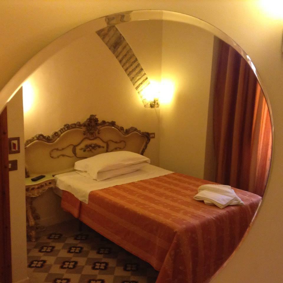 Marta Guest House | Rome