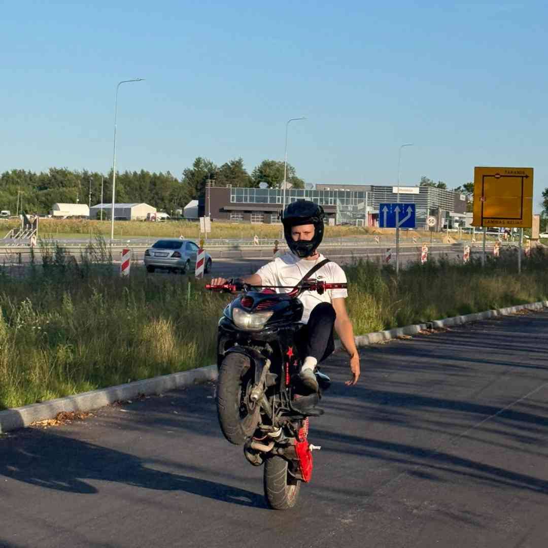 Sumeskit tik pačius stipriausius ant A1 | Facebook