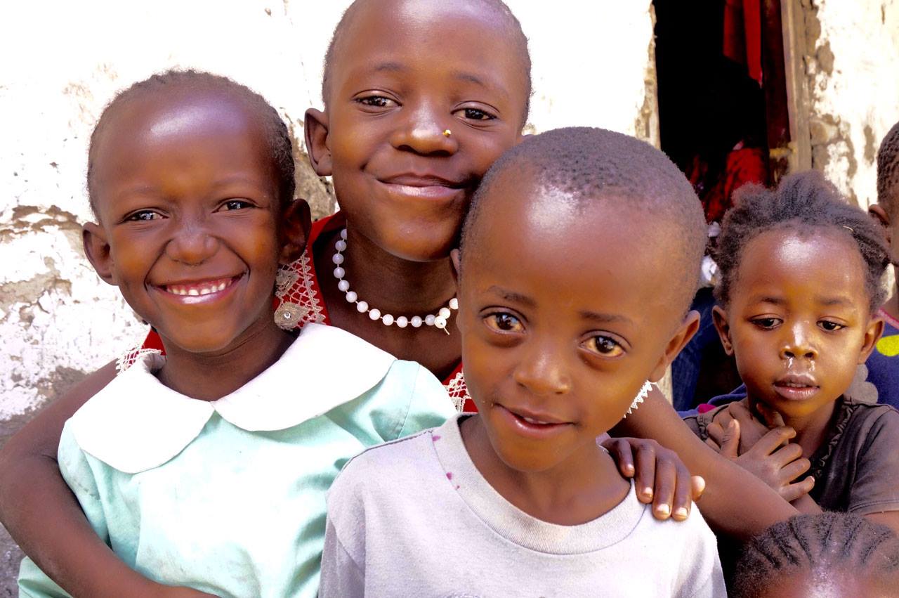 Volunteer ugandan child