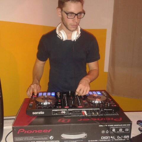 DJ Straux