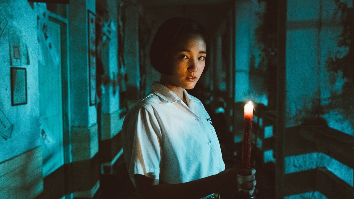 台灣遊戲改編電影《返校》。1962年，翠華中學高三生方芮欣和高二生魏仲廷，在校園中找尋突然消失的輔導老師張明暉。在鬼魅橫行的異域，他們被迫面對 ...