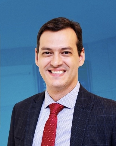 Dr. Daniel Alexandrino