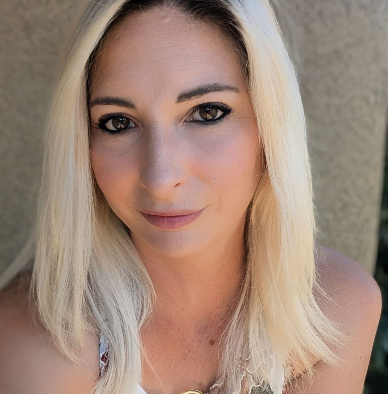 Alyssa Ast: Freelance Writer & Author | Kingman AZ
