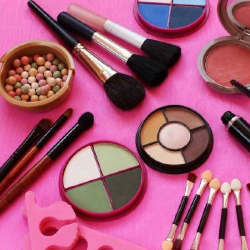 Rouse makeup