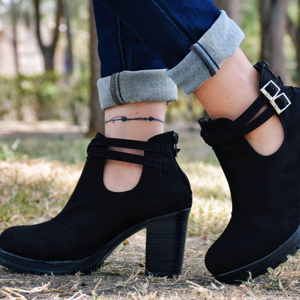 Accesorios, Zapatos y lencería “SanDir”