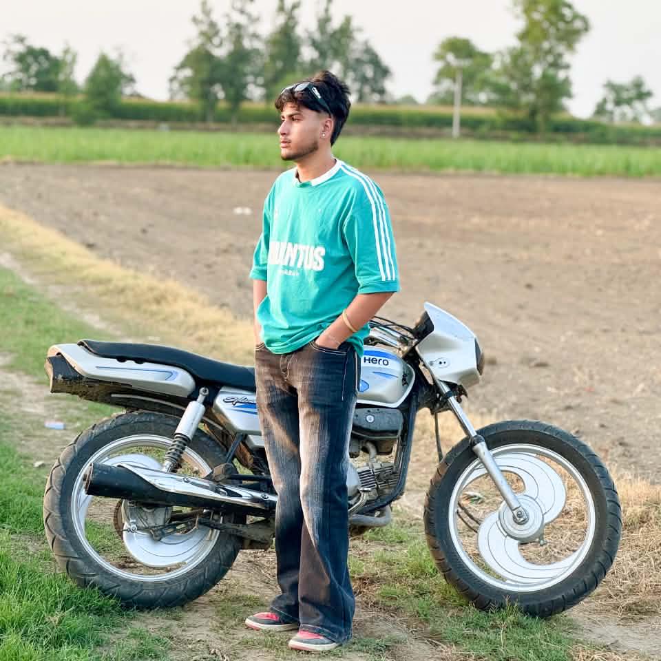 Simple look, different vibe. 🏍️🖤 . . . . . . . Splendor modification ...