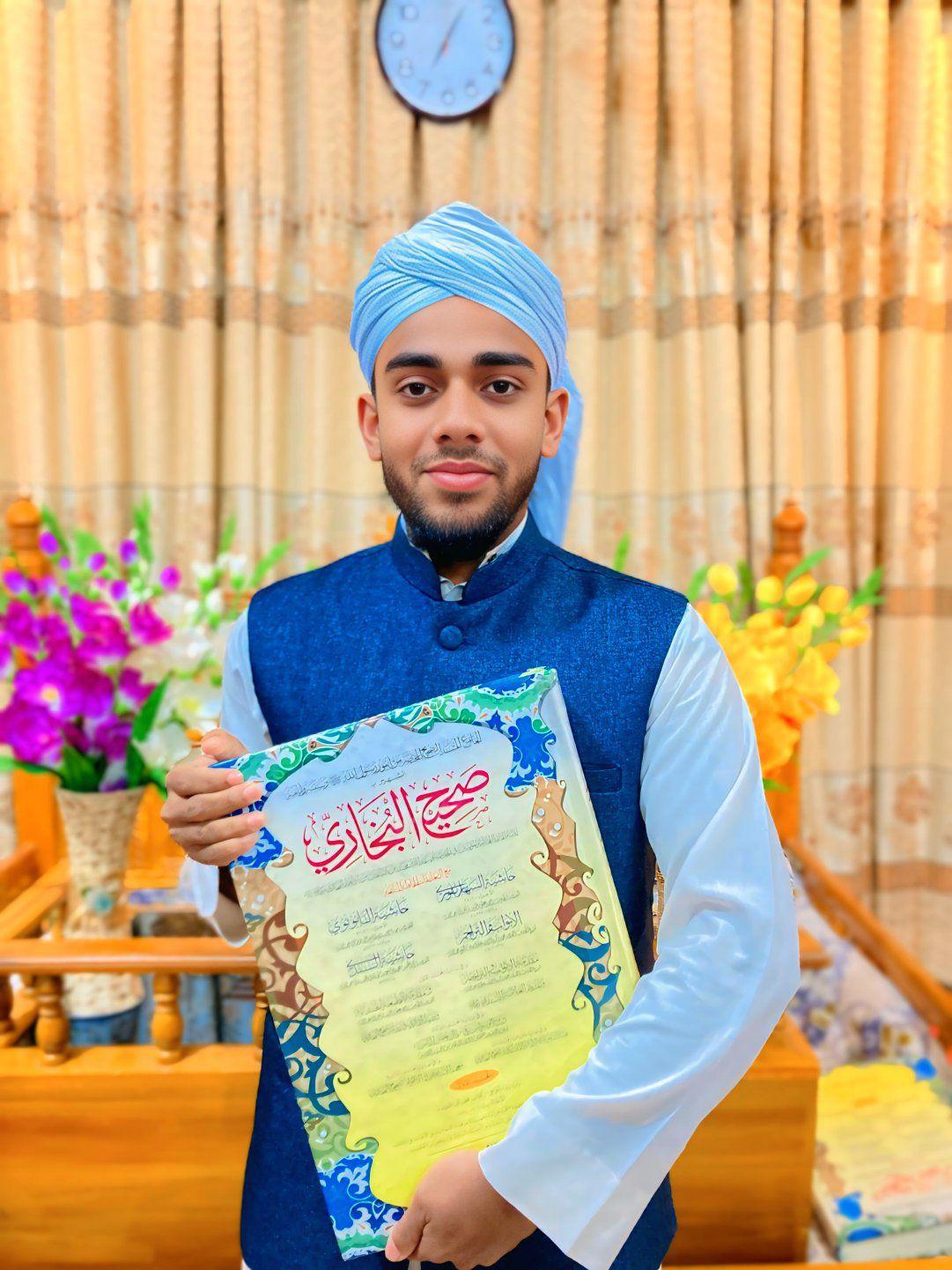 আমাকে খুব মহব্বত করে সবার প্রিয় হুজুর আবুল কাসেম হাশেমী হাসির রাজা ...