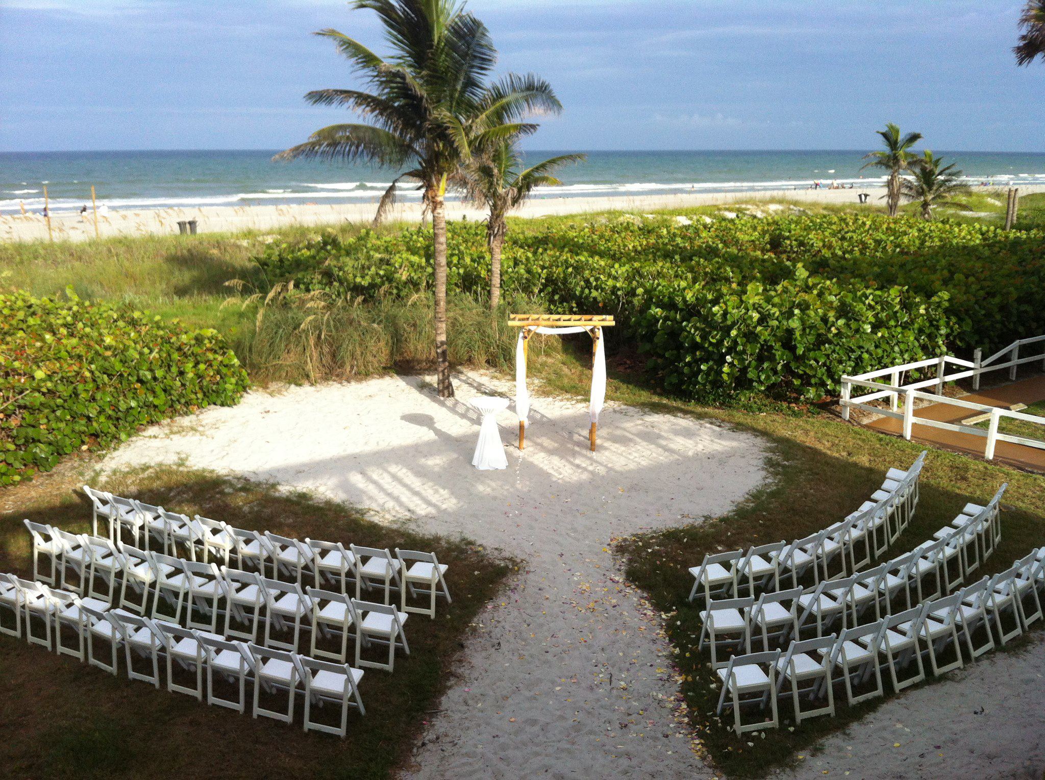 Cocoa Beach Weddings at Intl. Palms Resort | Cocoa Beach FL