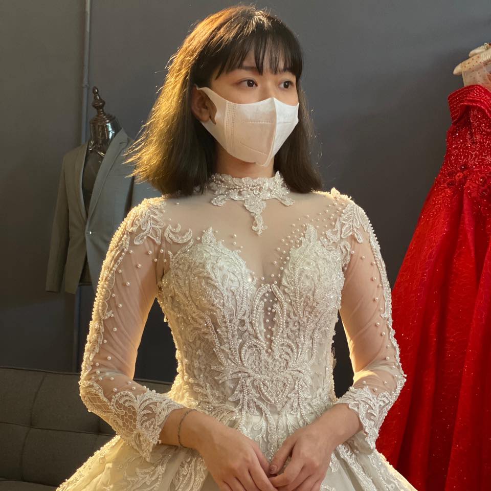 Gold Lady Palace Rent Gown Makeup 芙蓉出租婚纱晚装礼服 男生大衣 化妆师 | Seremban