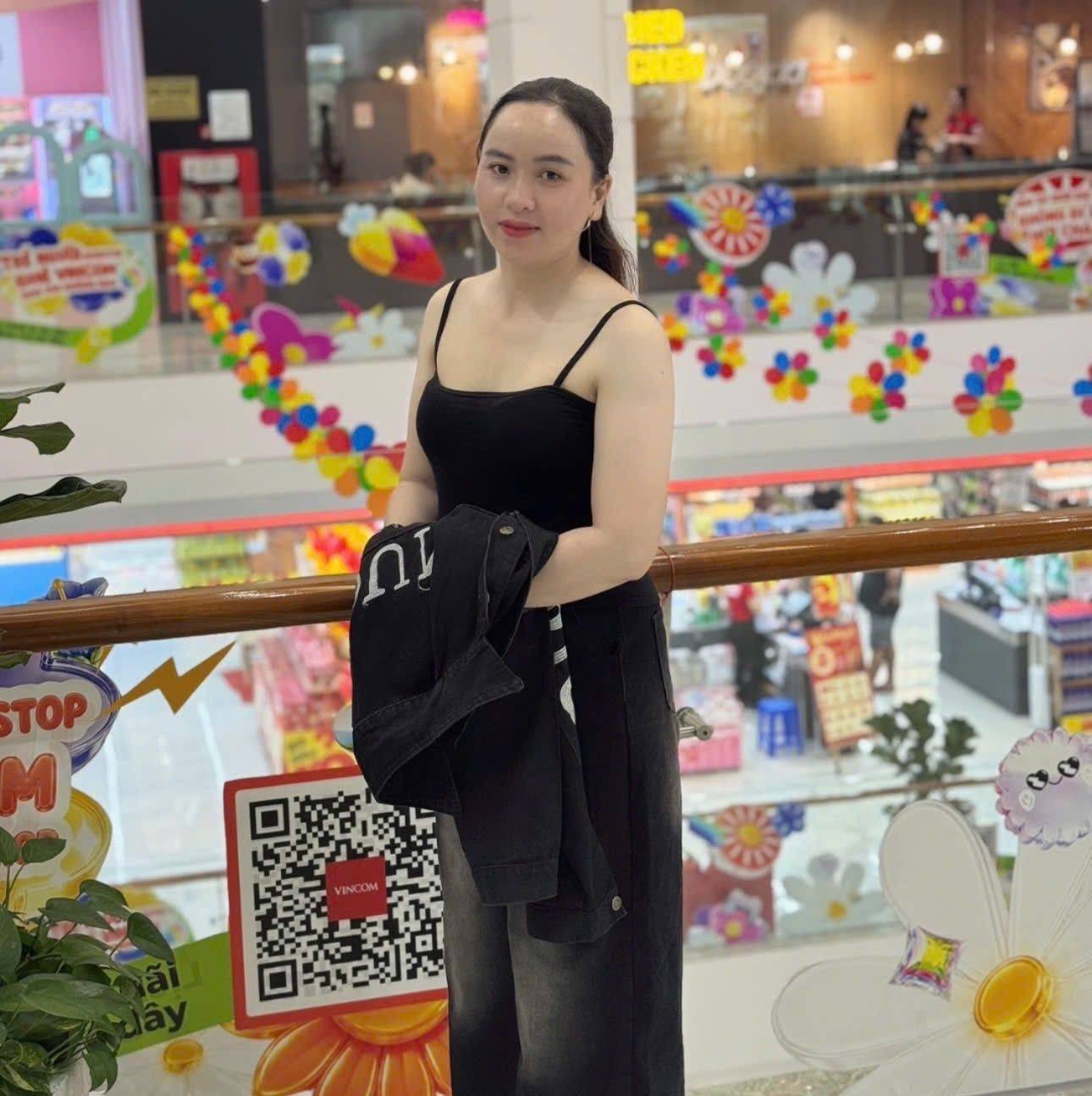 Nay được lắp rèm cửa và đây là màu cổ chọn #sarahduong # ...