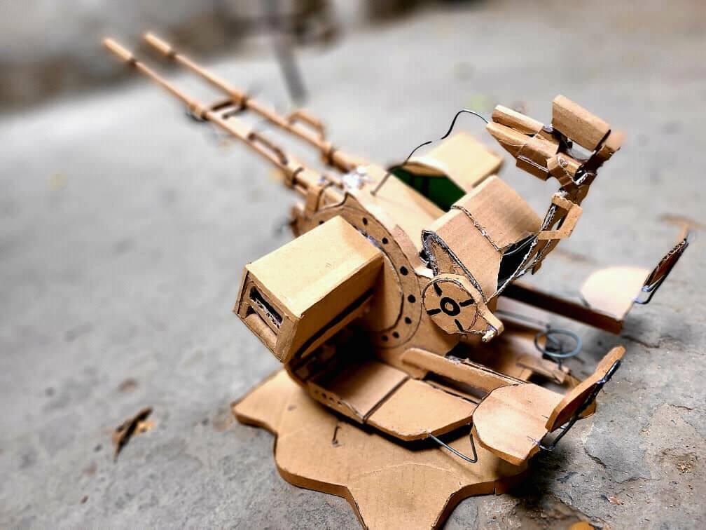 مجسمات وتحف من الكرتون of cardboard