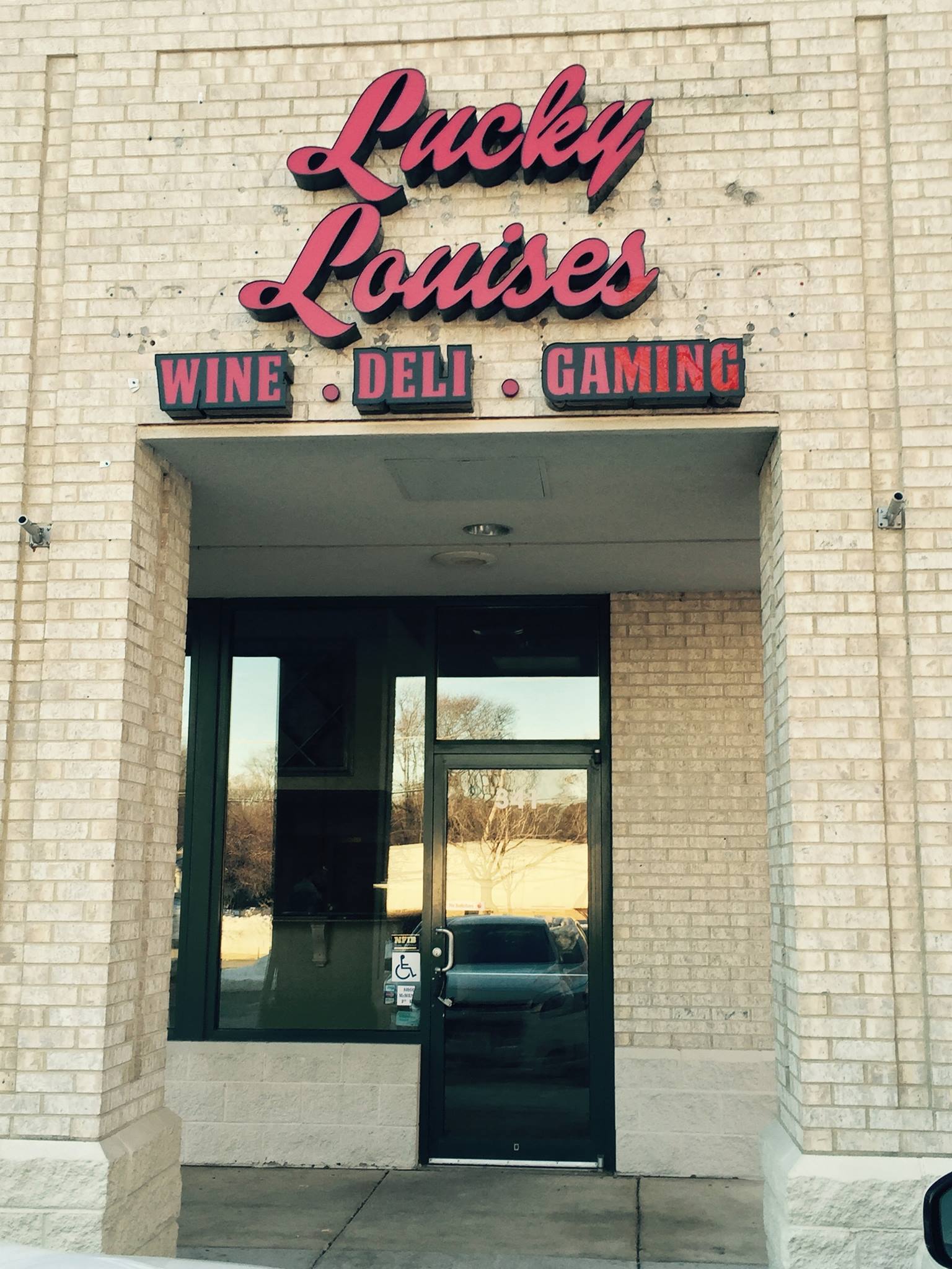 Lucky Louise's | McHenry IL