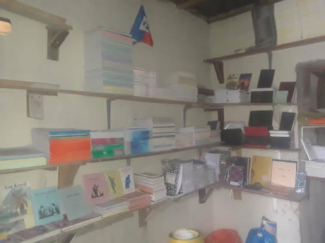 Poly Library | Delmas