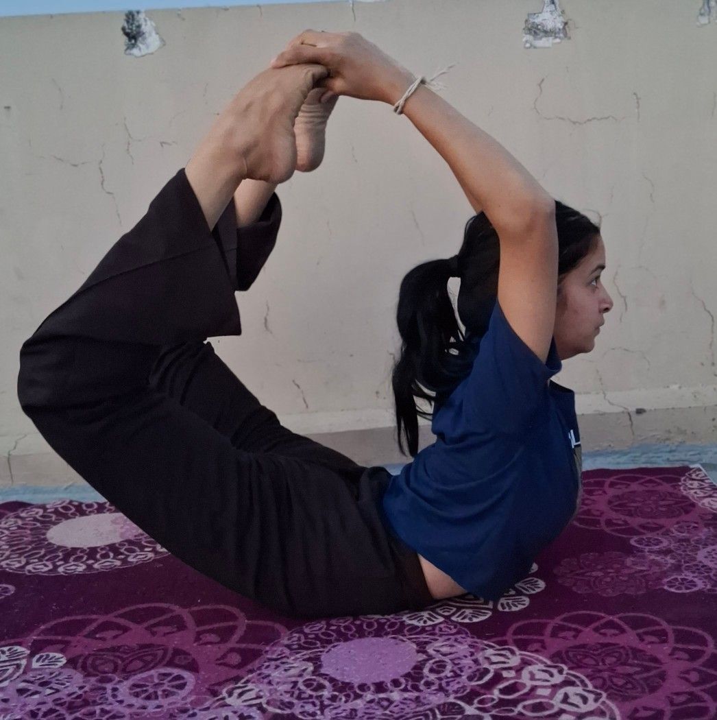 5 effective asanas that may help relieve back pain 🧘‍♀️ Save this quick ...