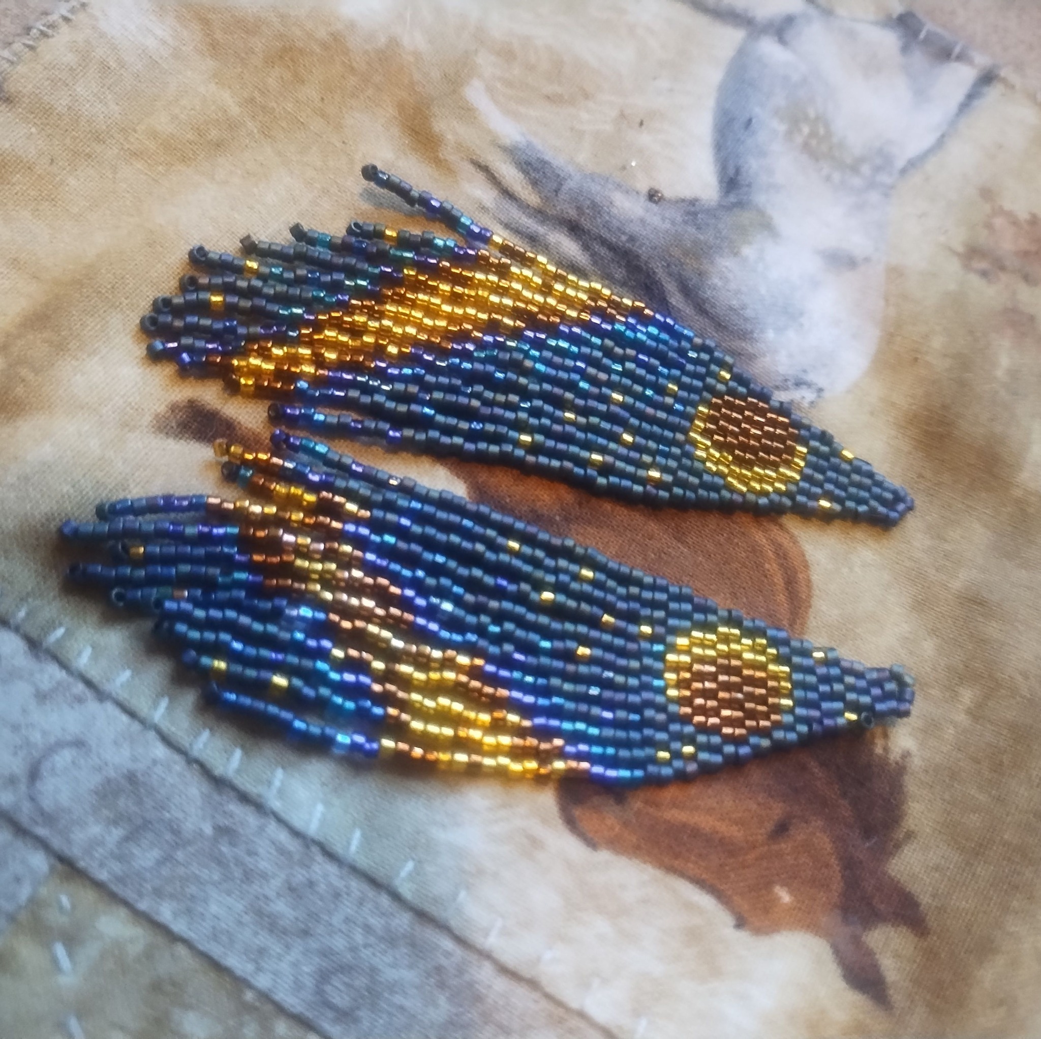 Beading | Brick stitch vs Peyote - | Facebook