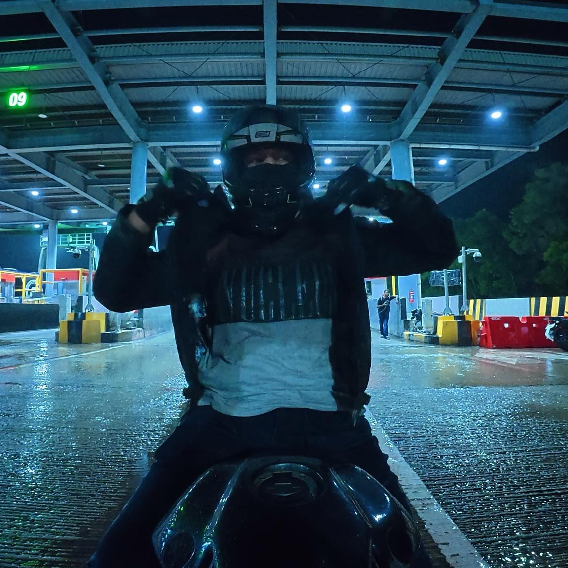 YZF V2 SQUAD | R15 v2 lagbe 1 lakh er vitore ki possibile? | Facebook