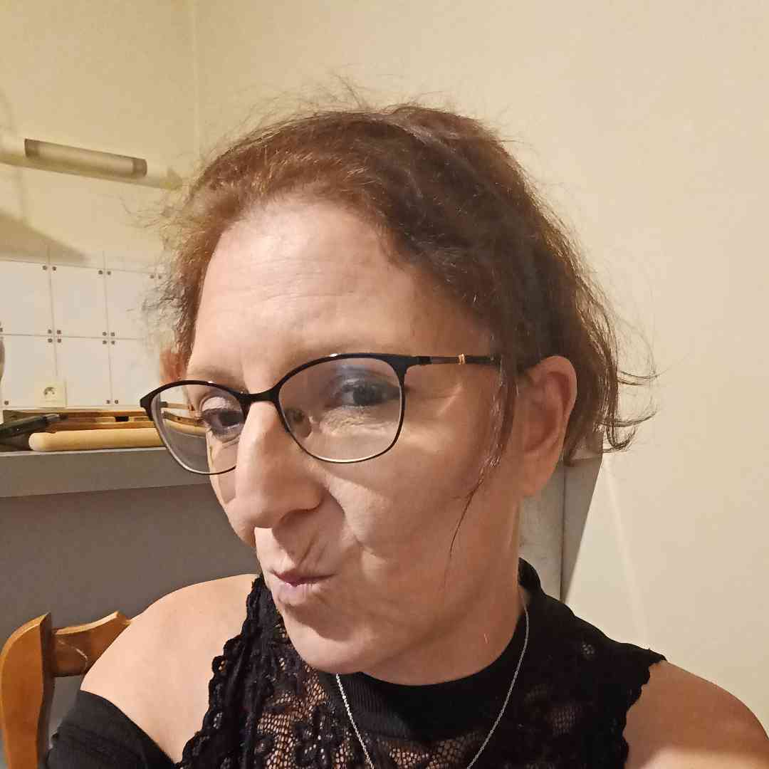 Marie Raffin Profiles
