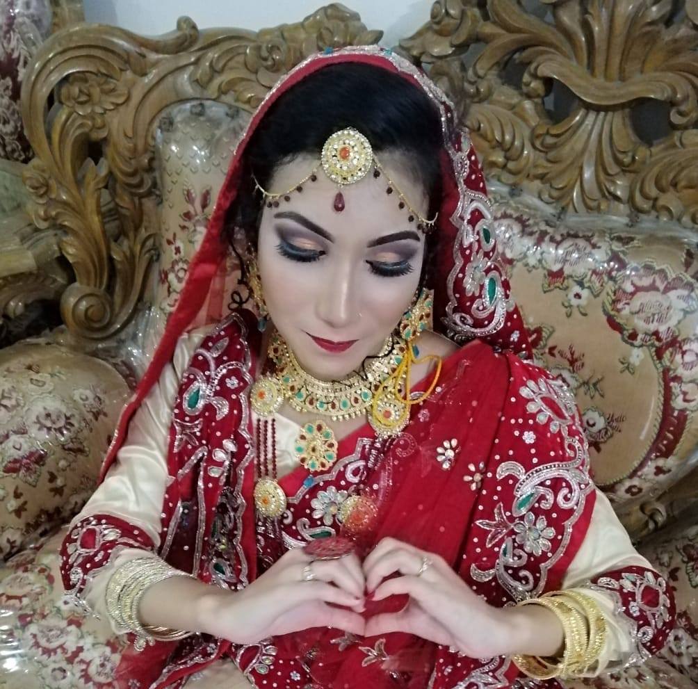 Glamour makeup artist by Tanni