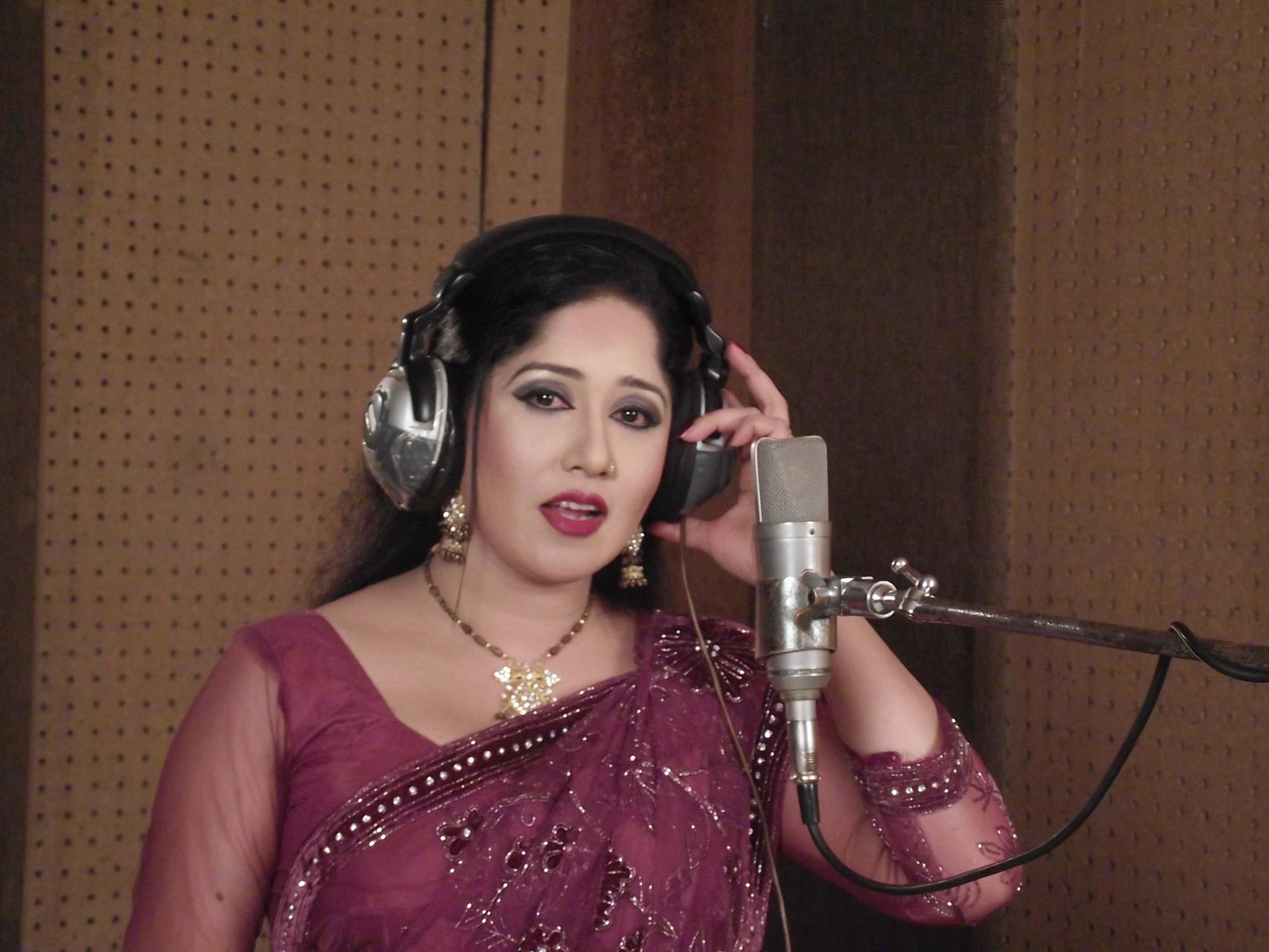 Singer Mallika