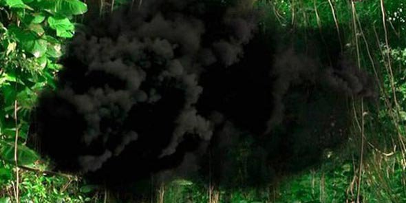 señoras que asustan al humo negro de perdidos exando ceniza como locas