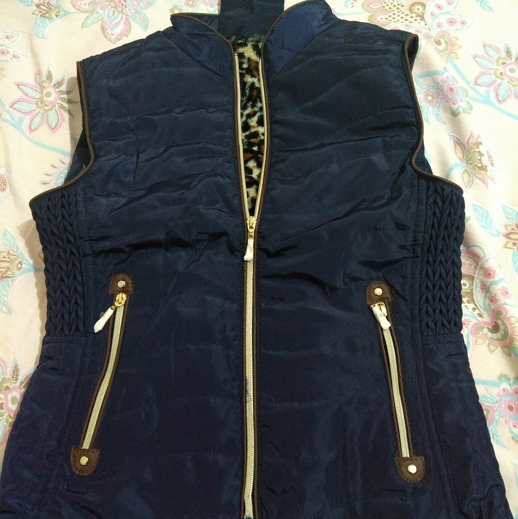 Victórias Modas tudo em roupa feminina e masculina.