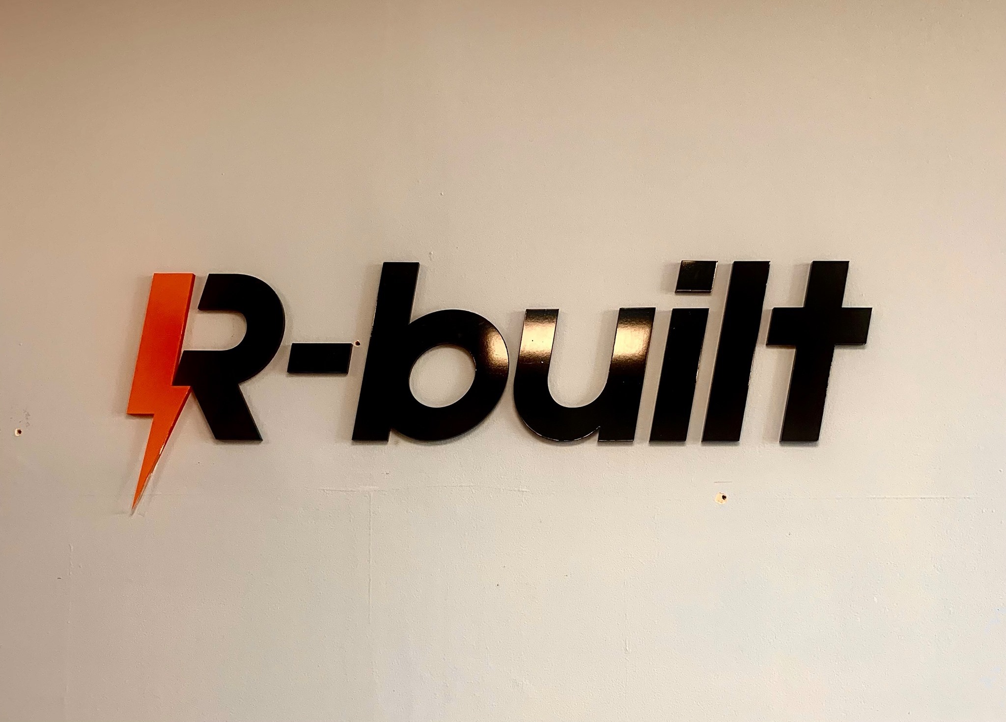 R-built | Radovesice