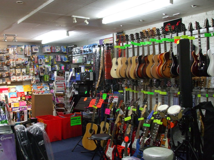 Used music instruments for sale (bazar hudebních nástrojů)