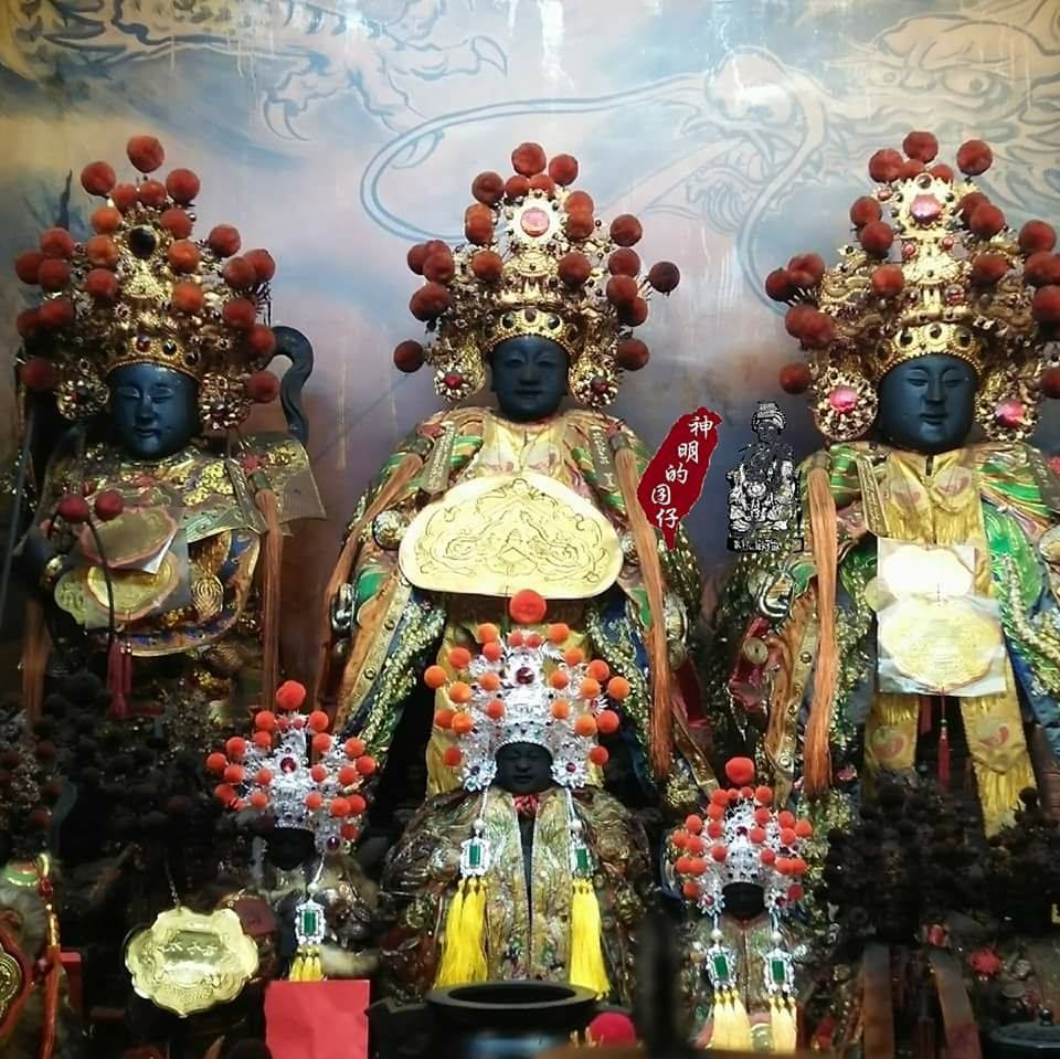 神明的囝仔 - 其實民間傳說「送神早，接神晚」，所以一般多在農曆十二月二十四日當天子時起便先祭拜再去睡，好早早送灶神們上天庭述職，也使灶神們 ...