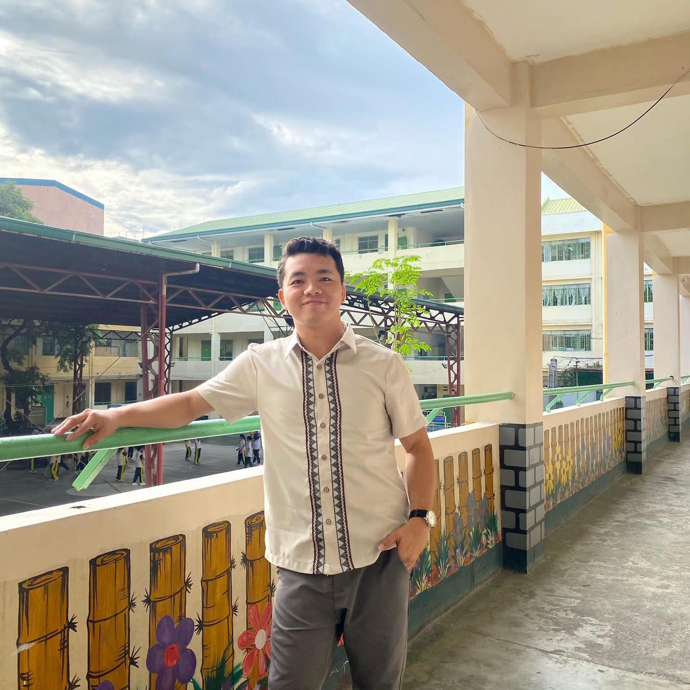 Jay Gatch - High school pa ako, pag vacation na kay... | Facebook