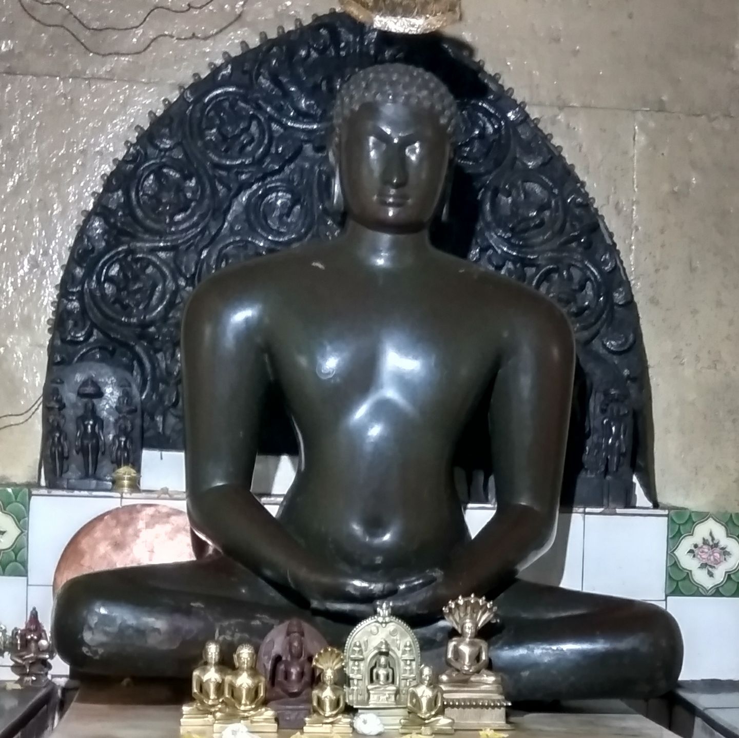 1008 Shri Neminath Digambar Jain Mandir, Kolhapur | Kolhapur