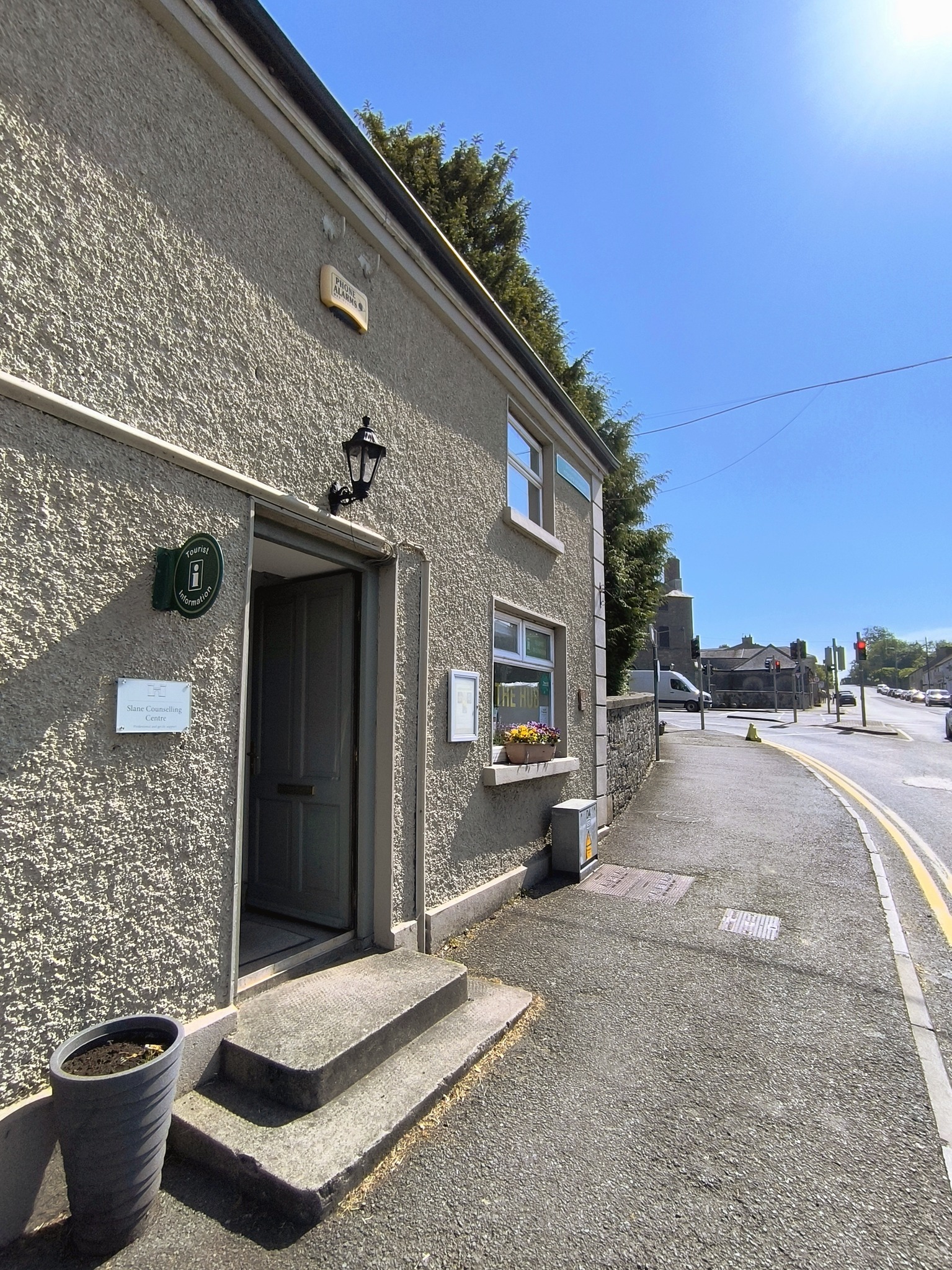 Slane Hub - Clothing Alterations 🧵🪡👚👖👗🧥 CARRY ON... | Facebook
