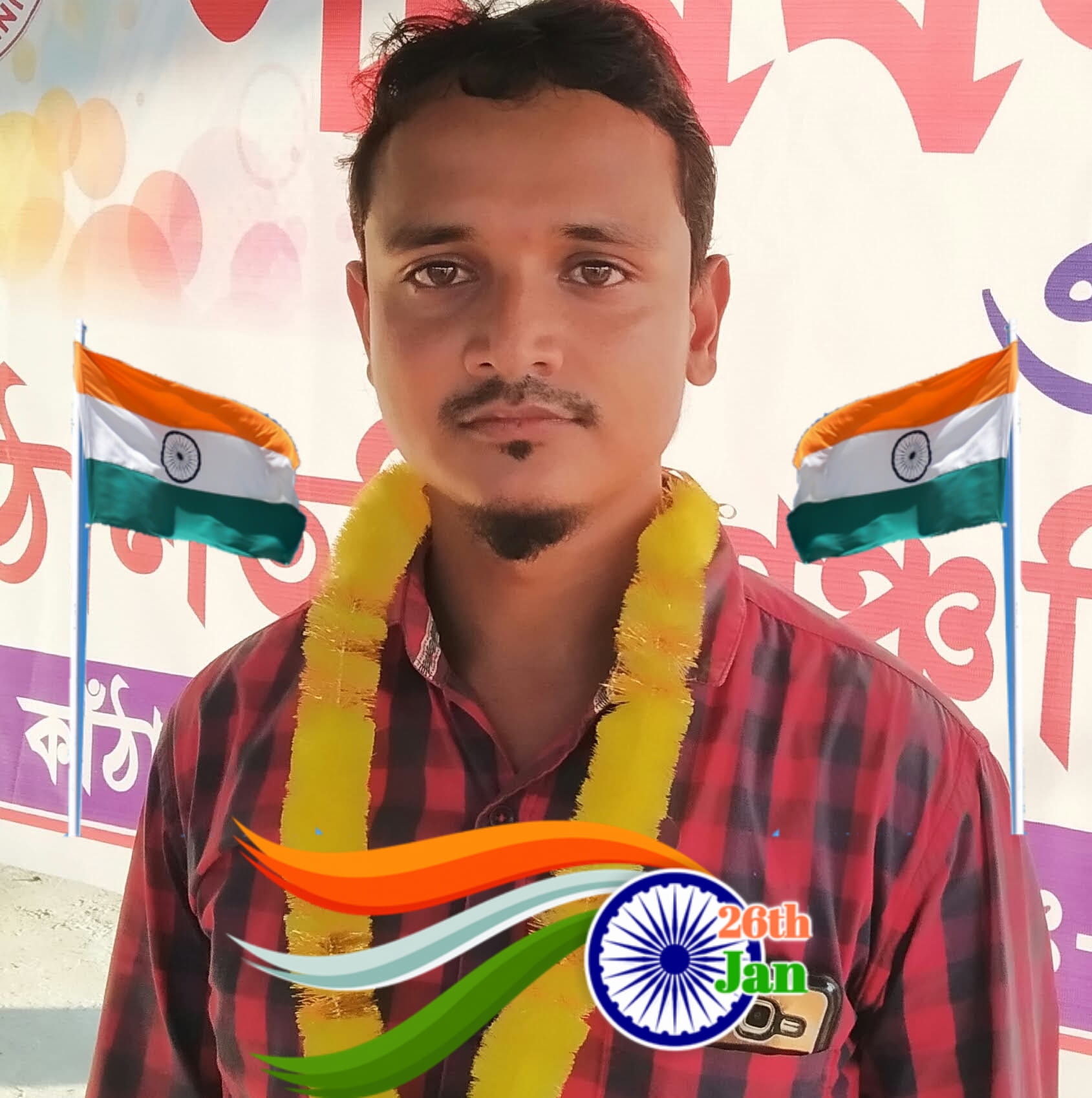 গ্রামের মানুষ ভাঙ্গা রাস্তায় ধান শুকাতে দিছে………………………ভাতিজা মন্নান