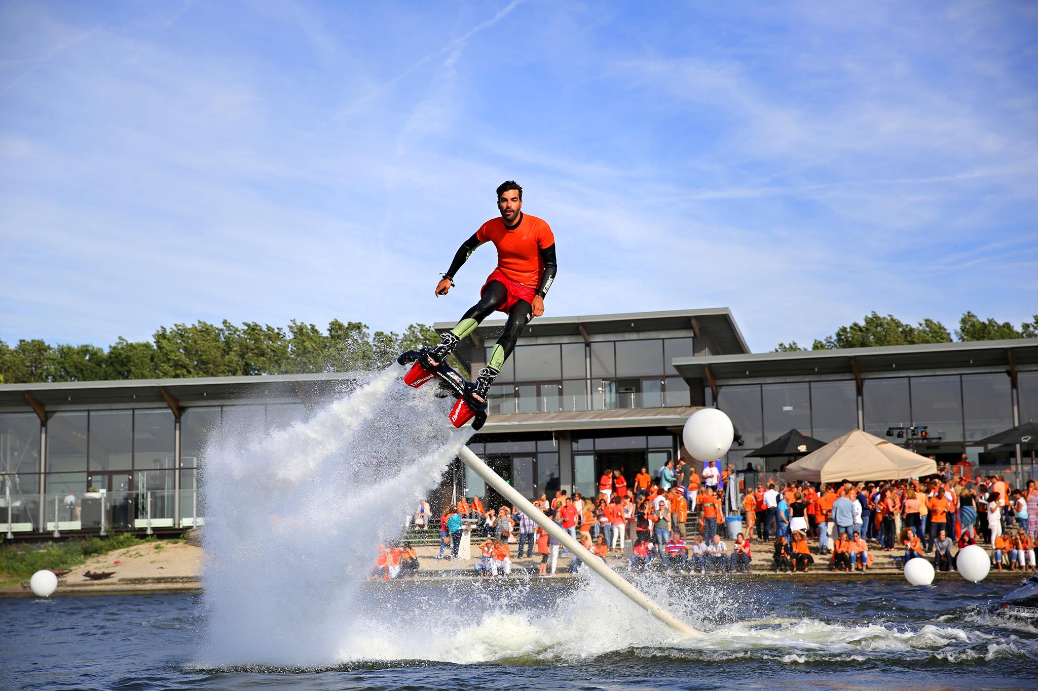 Flyboarden Villa Westend - Pak het zomerweer nog even mee en spring op ...